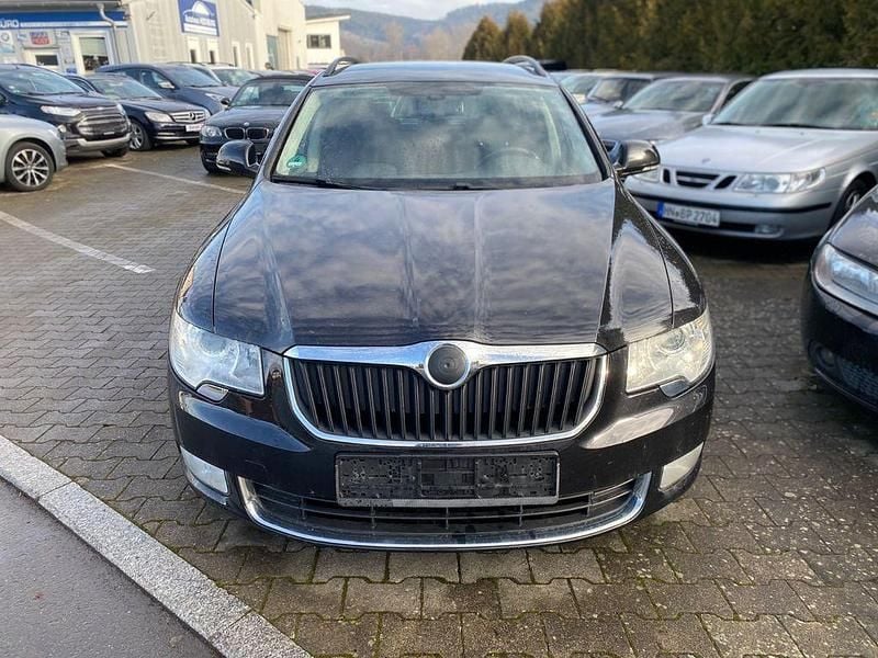 Schwarz Gebraucht 2012 Skoda Superb Ambition Kombi | 4.999 € (Superpreis) - Bild 1/4