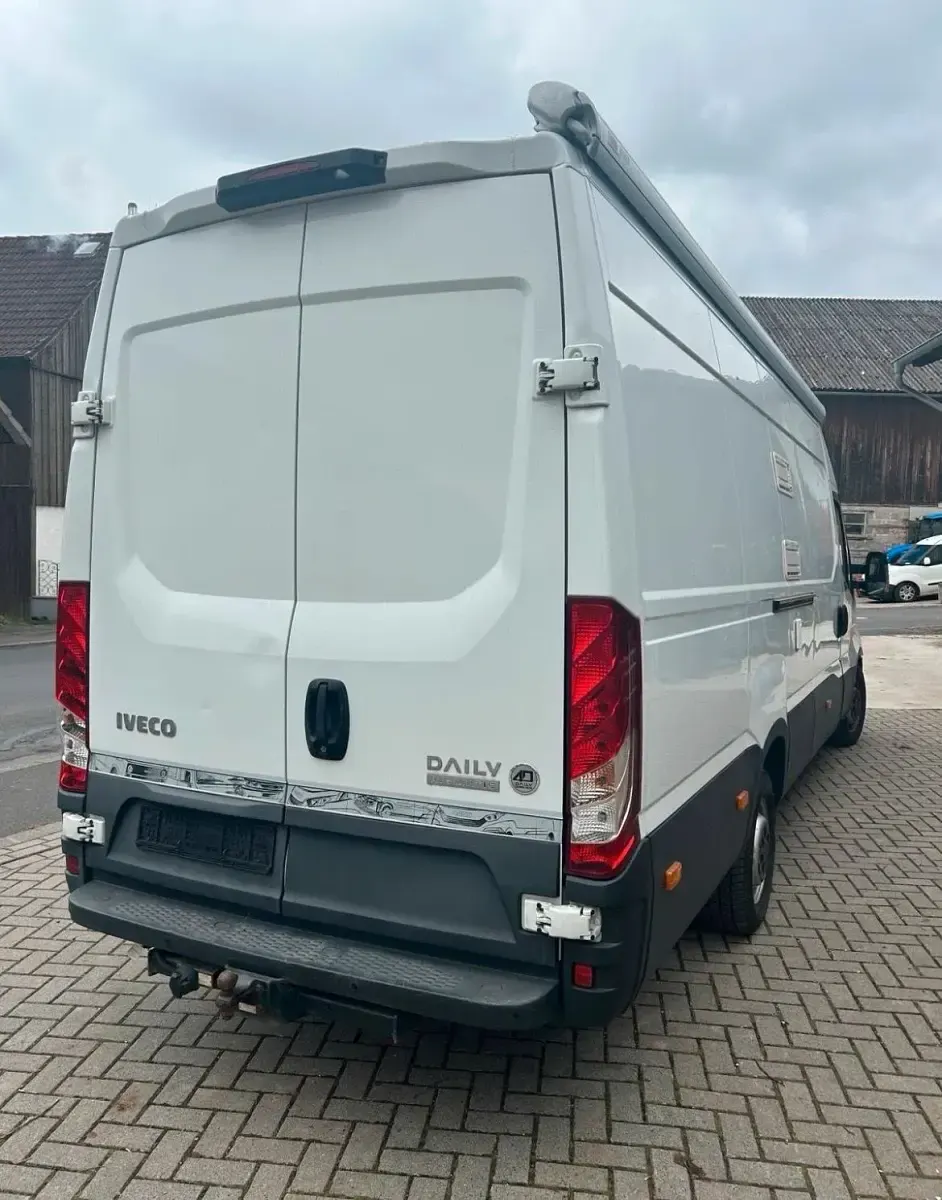 Gebraucht Iveco Daily 180 PS (132 kW) 2018 Weiß Van / Kleinbus