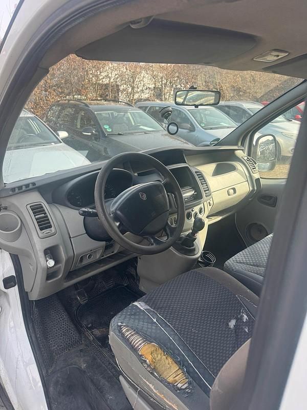 Gebraucht Renault Trafic 90 PS (66 kW) 2010 Weiß Van / Kleinbus