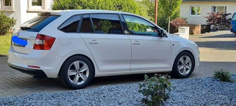 Gebraucht Skoda Rapid Joy 90 PS (66 kW) 2016 Weiß Limousine