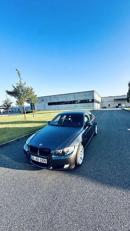 Grau Gebraucht 2005 BMW 320 Limousine | 5.800 € (Teuer) - Bild 1/4