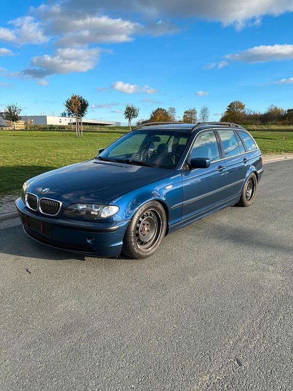 Blau Gebraucht 2004 BMW 320 Lifestyle Kombi | 2.999 € (Guter Preis) - Bild 1/4