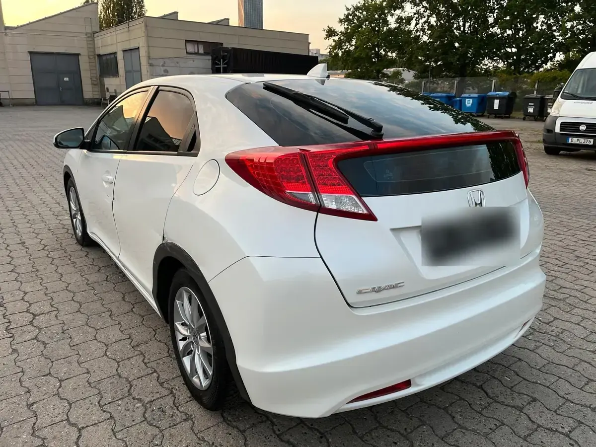 Gebraucht Honda Civic 140 PS (102 kW) 2014 Weiß Limousine