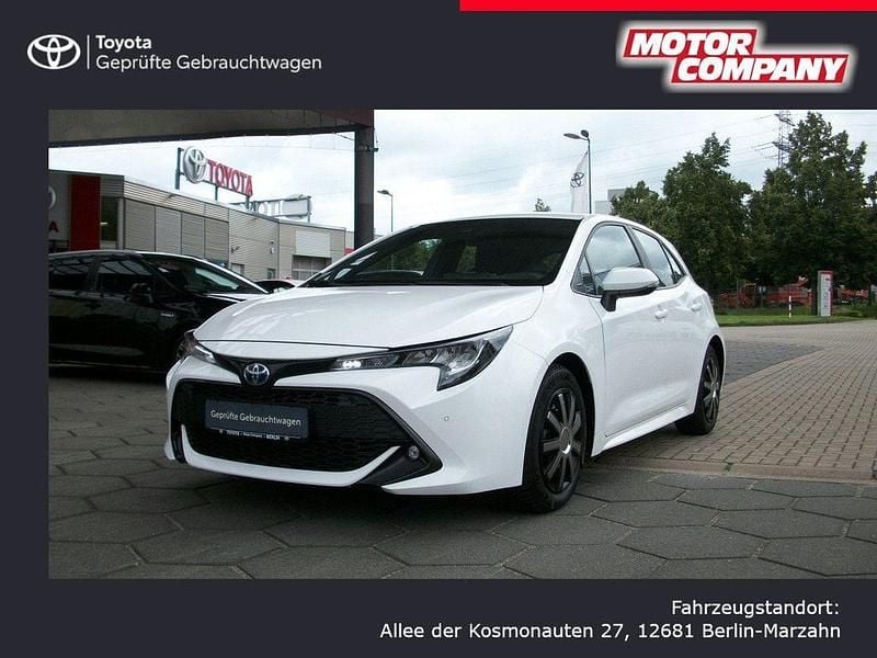 Weiß Gebraucht 2022 Toyota Corolla Hybrid Business Edition Limousine | 22.315 € (Etwas zu teuer) - Bild 1/4