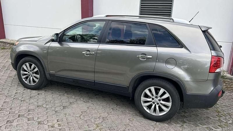 Titanium silver Gebraucht 2011 Kia Sorento Attract SUV | 7.200 € (Superpreis) - Bild 1/4