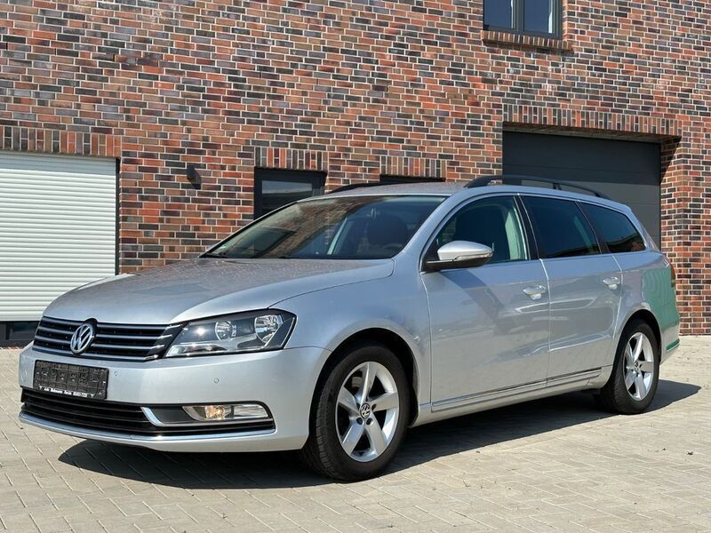 Silber Gebraucht 2013 VW Passat Comfortline Kombi | 6.490 € (Superpreis) - Bild 1/4