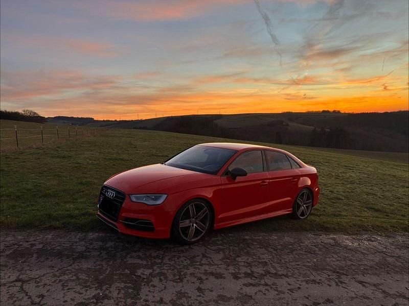 Gebraucht Audi S3 Ambiente 300 PS (220 kW) 2014 Rot Limousine