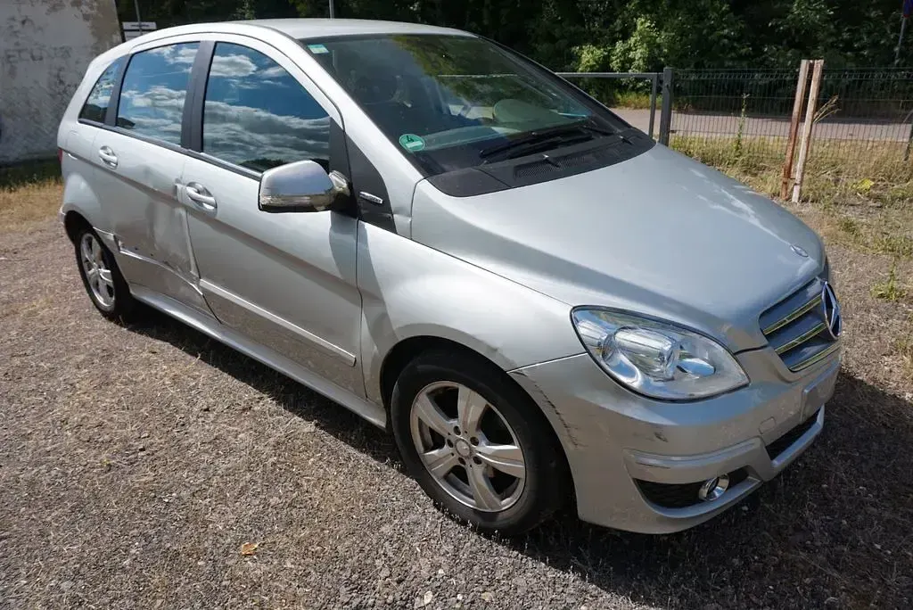Gebraucht Mercedes B180 116 PS (85 kW) 2009 Silber Van / Kleinbus