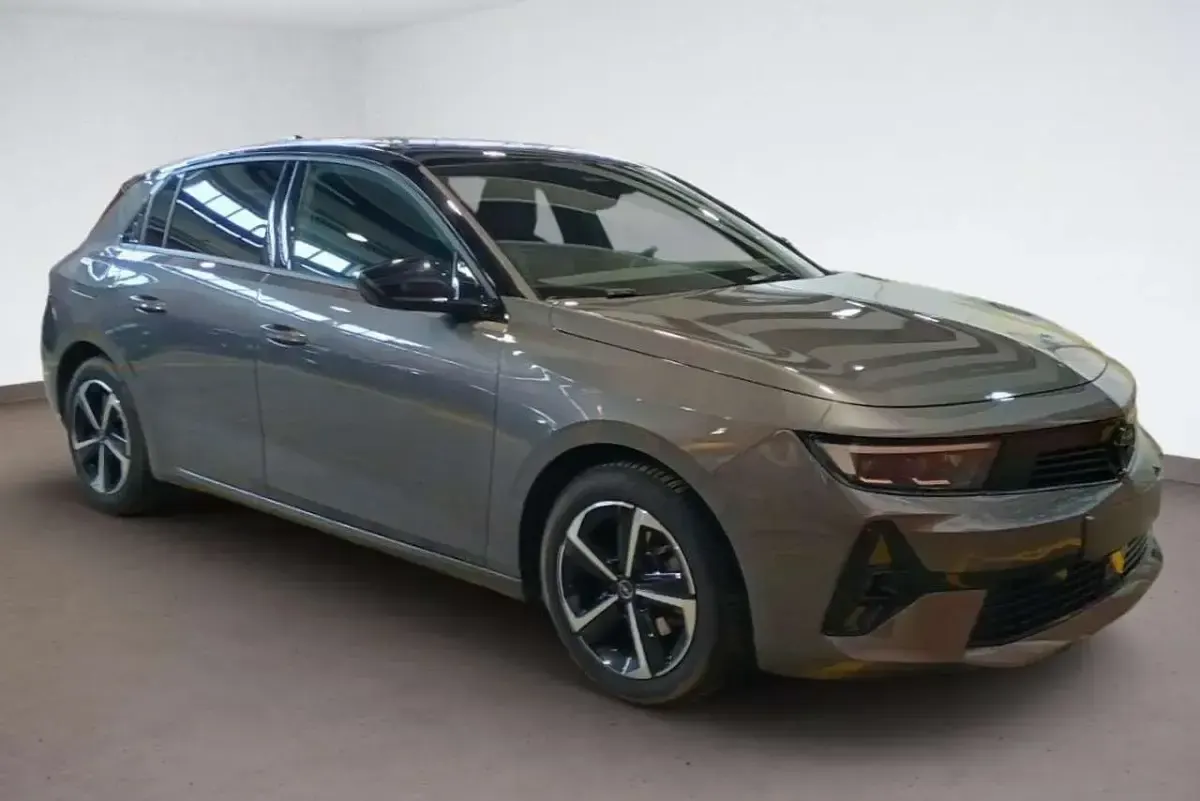 Gebraucht Opel Astra 131 PS (96 kW) 2025 Grau Kleinwagen
