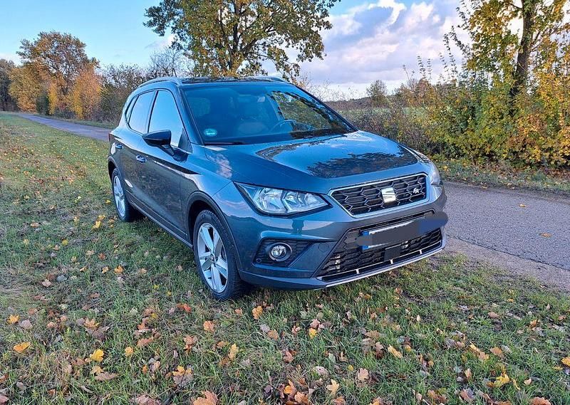 Grau Gebraucht 2019 Seat Arona FR SUV | 15.700 € (Fairer Preis) - Bild 1/4