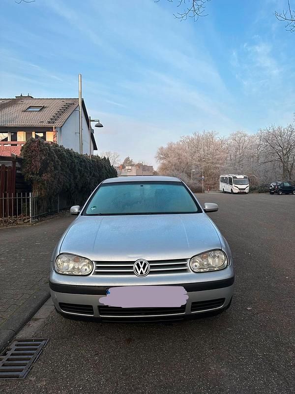 Silber Gebraucht 2003 VW Golf IV Kleinwagen | 2.500 € (Etwas zu teuer) - Bild 1/4