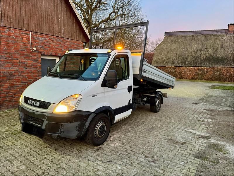 Weiß Gebraucht 2012 Iveco Daily | 12.900 € - Bild 1/4