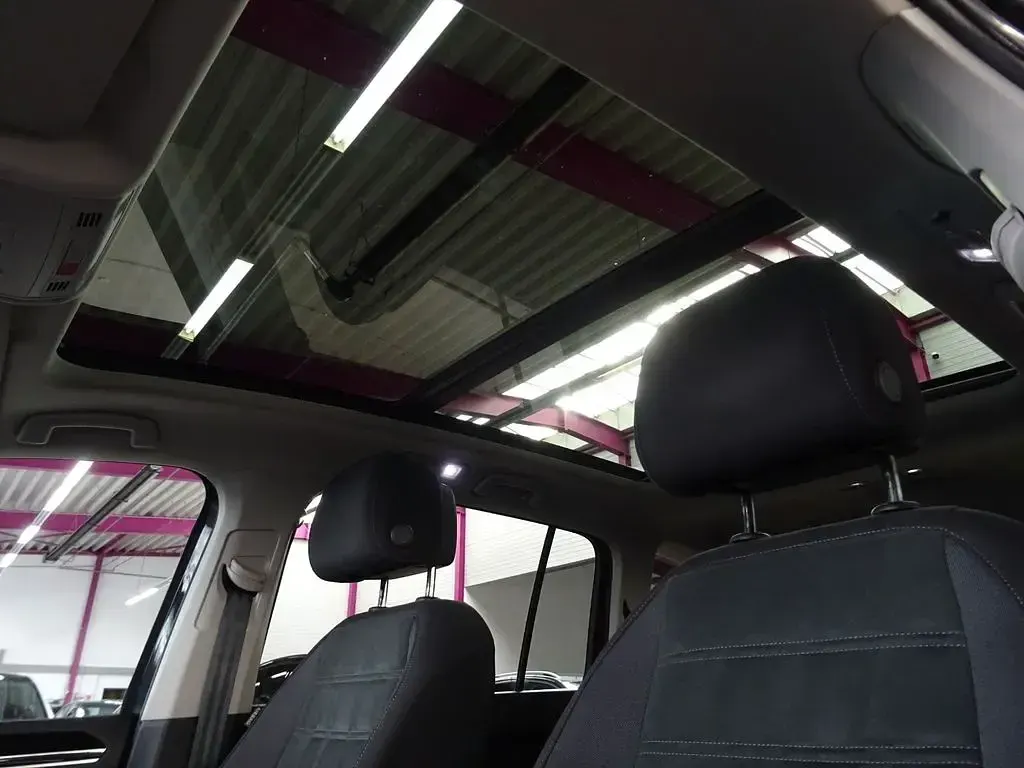 Gebraucht VW Touran 150 PS (110 kW) 2022 Uranograu Van / Kleinbus