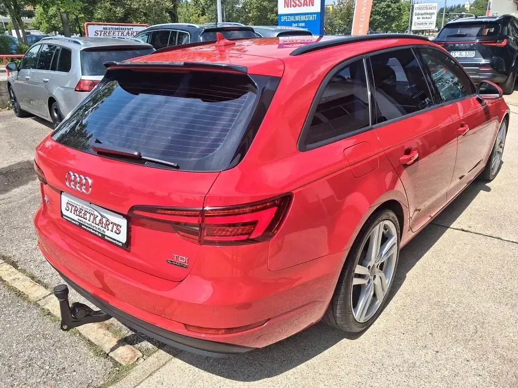 Gebraucht Audi A4 Basis 218 PS (160 kW) 2018 Rot Kombi