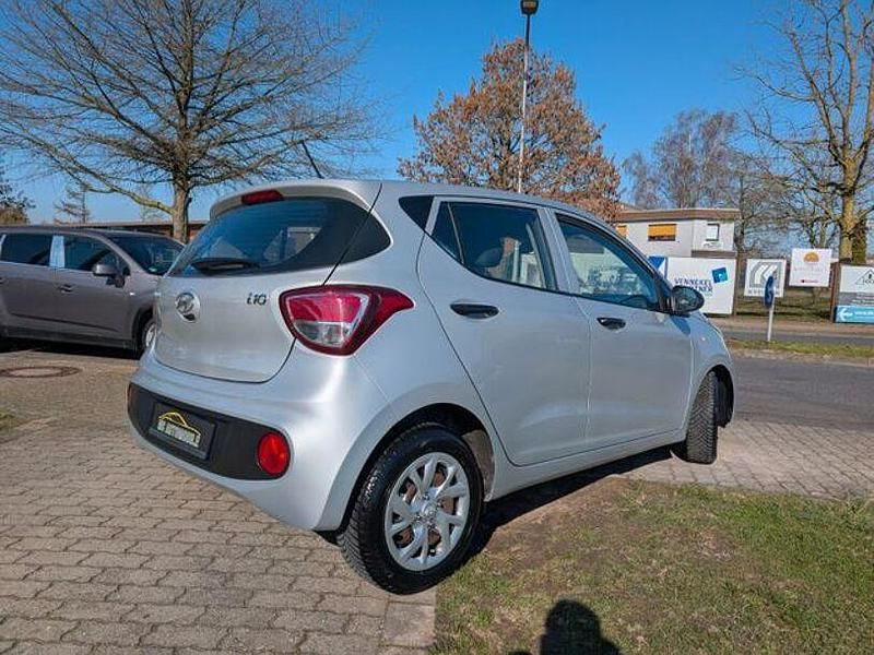 Gebraucht Hyundai i10 Classic 67 PS (49 kW) 2017 Silber Kleinwagen
