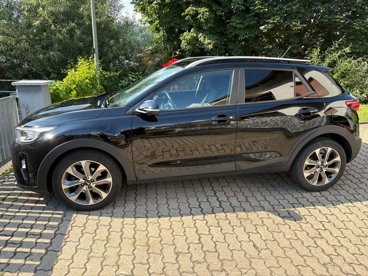 Gebraucht Kia Stonic Spirit 101 PS (74 kW) 2020 Schwarz SUV