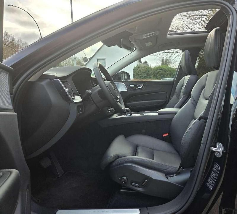 Gebraucht Volvo XC60 Ultimate 250 PS (183 kW) 2022 Onyx black metallic SUV