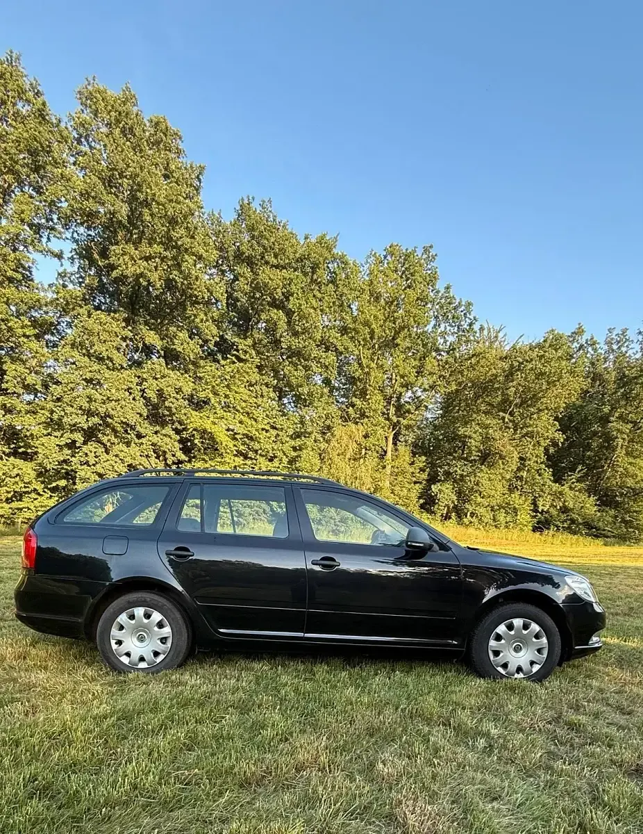Gebraucht Skoda Octavia 105 PS (77 kW) 2012 Schwarz Kombi