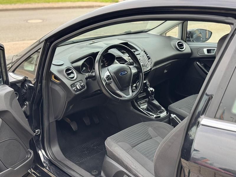 Gebraucht Ford Fiesta 75 PS (55 kW) 2013 Schwarz Kleinwagen