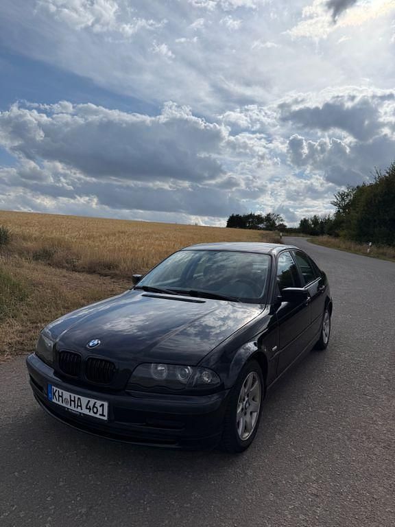 Schwarz Gebraucht 1999 BMW 318 Limousine | 2.000 € - Bild 1/4
