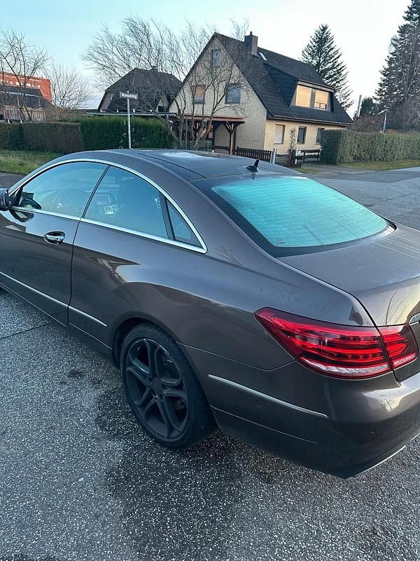 Gebraucht Mercedes E400 333 PS (244 kW) 2013 Braun Coupé