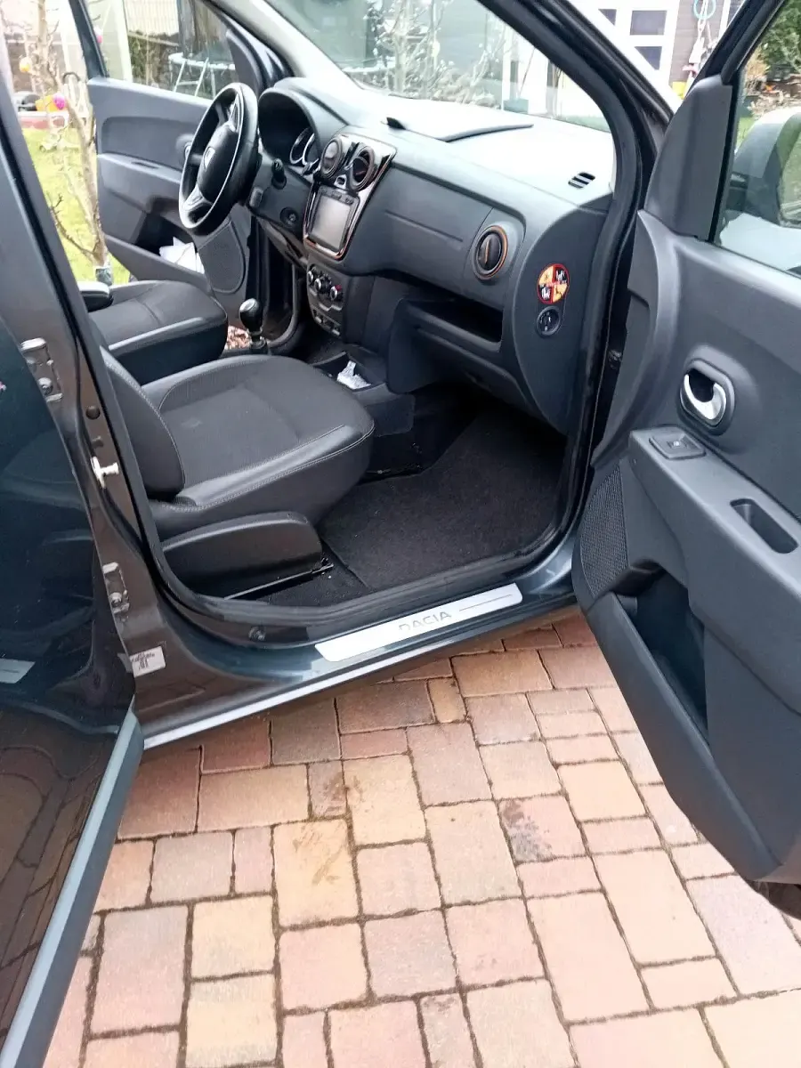 Gebraucht Dacia Lodgy 107 PS (78 kW) 2017 Grau Van / Kleinbus