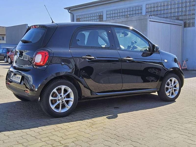 Schwarz Gebraucht 2018 Smart ForFour Basis Limousine | 11.498 € (Teuer) - Bild 1/4