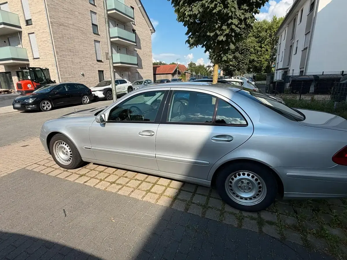 Gebraucht Mercedes E200 163 PS (119 kW) 2005 Grau Limousine