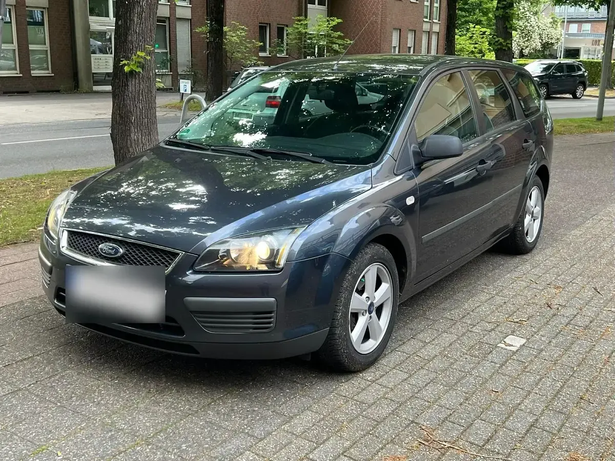 Gebraucht Ford Focus 101 PS (74 kW) 2005 Grau Kombi