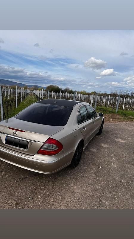 Gebraucht Mercedes E280 Elegance 231 PS (169 kW) 2007 Gold Limousine