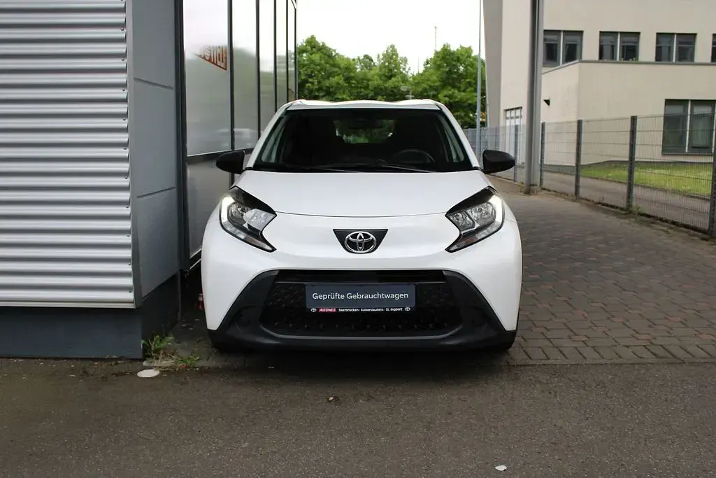 Gebraucht Toyota Aygo X Basis 72 PS (52 kW) 2023 Weiß SUV