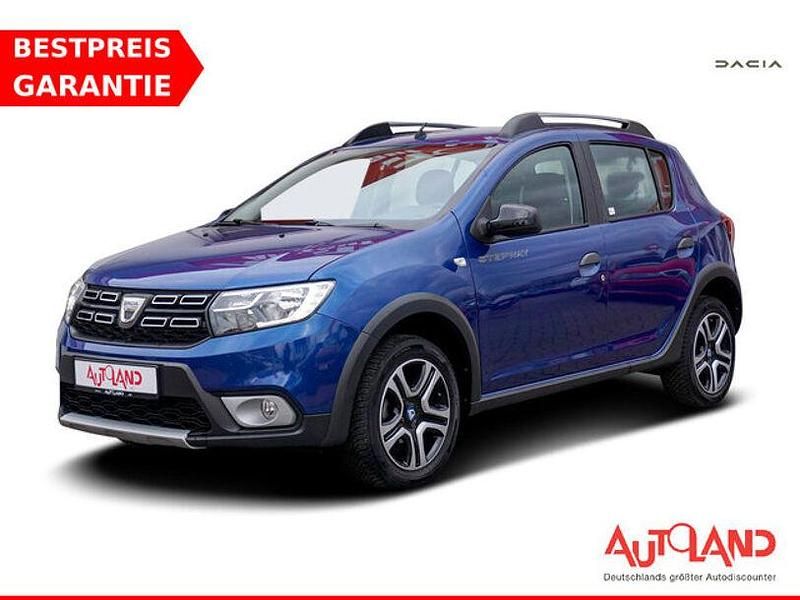 Blau Gebraucht 2020 Dacia Sandero Celebration SUV | 13.950 € (Fairer Preis) - Bild 1/4