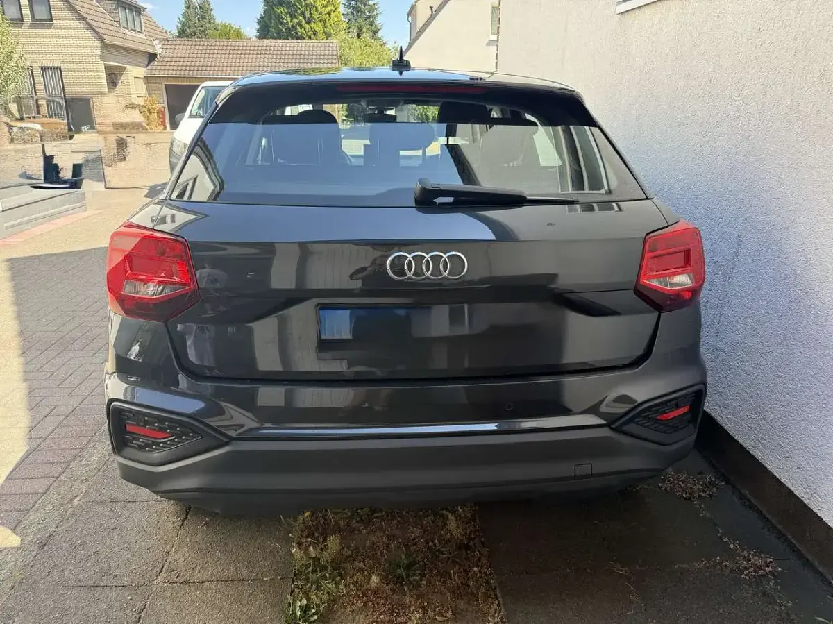 Gebraucht Audi Q2 Basis 150 PS (110 kW) 2024 Grau SUV