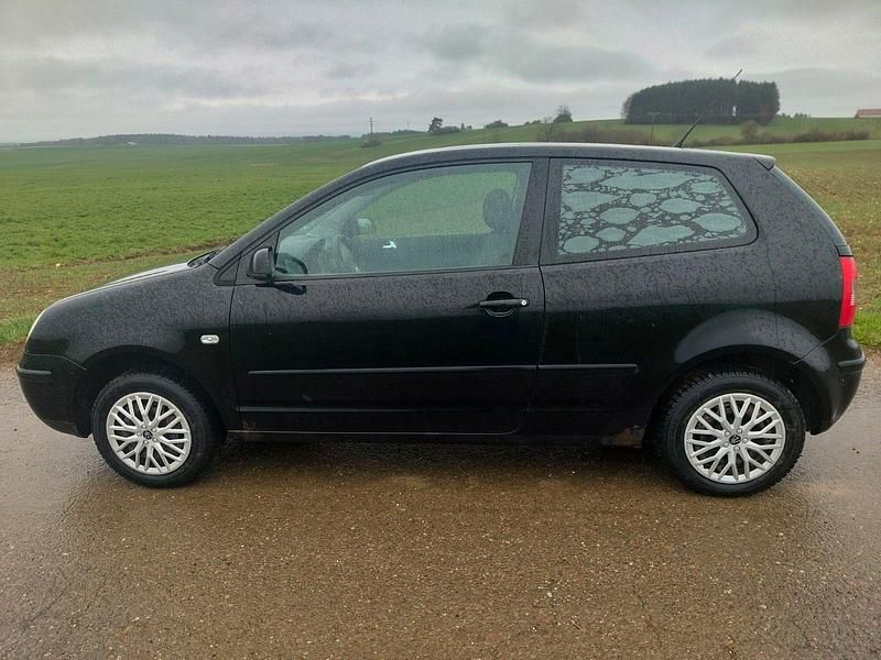 Usado VW Polo Basis 86 HP (63 kW) 2004 Preto Citadino