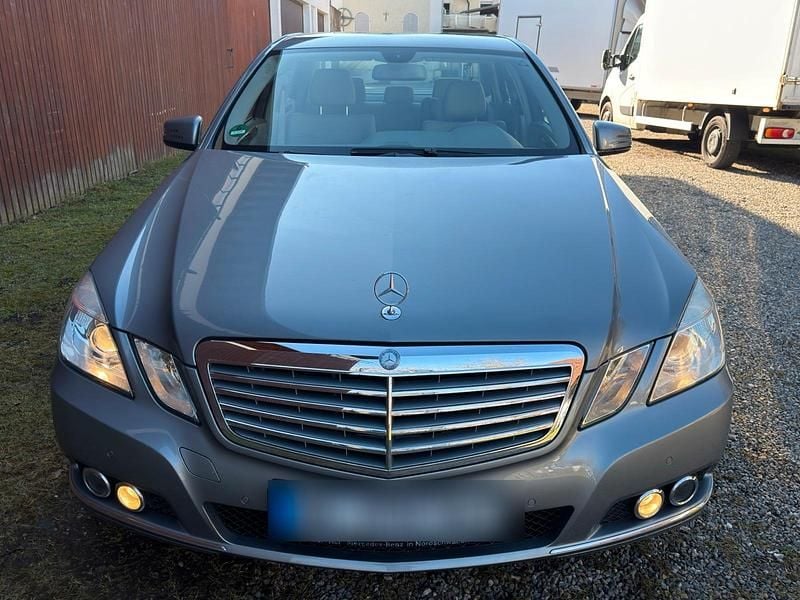 Gebraucht Mercedes E220 Elegance 170 PS (125 kW) 2009 Grau Limousine