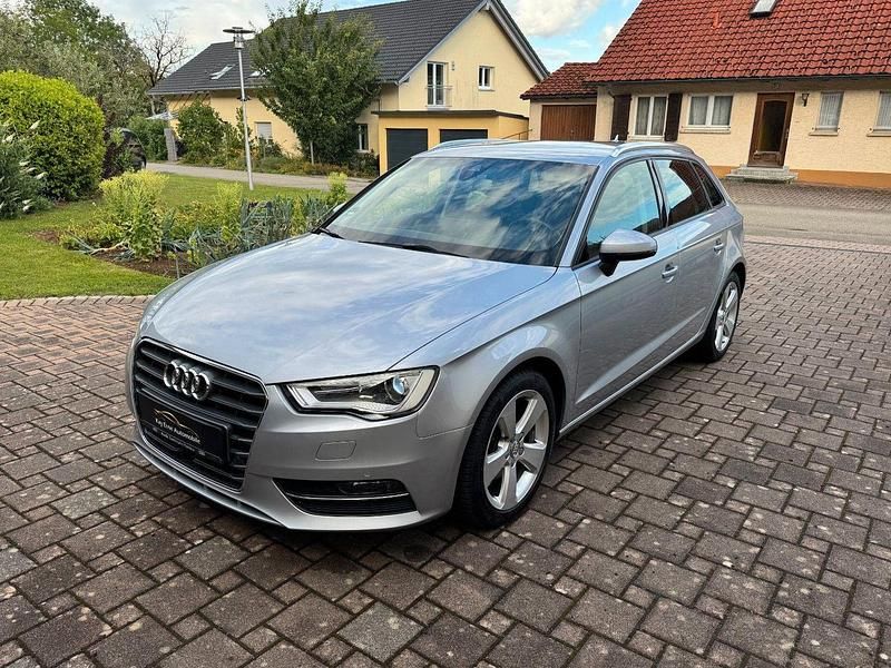 Silber Gebraucht 2016 Audi A3 Sportback Ambiente Kleinwagen | 14.699 € (Guter Preis) - Bild 1/4