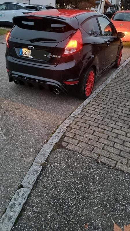 Gebraucht Ford Fiesta ST 140 PS (102 kW) 2015 Schwarz Kleinwagen
