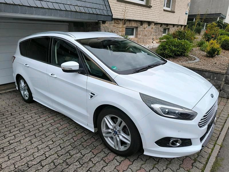 Weiß Gebraucht 2016 Ford S-MAX S Van / Kleinbus | 18.000 € (Fairer Preis) - Bild 1/4