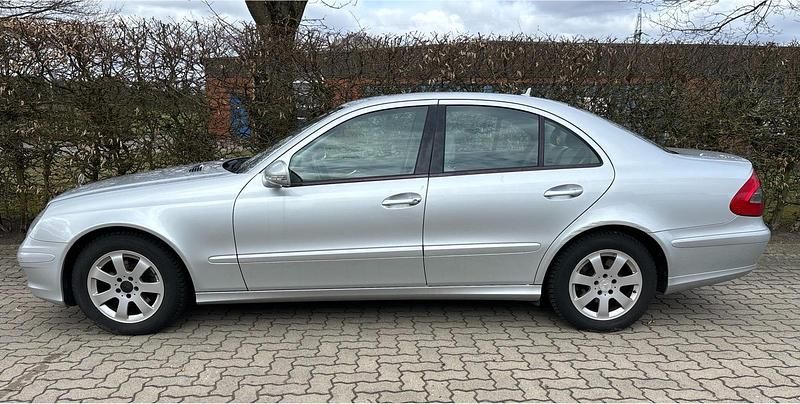 Gebraucht Mercedes E200 Classic 163 PS (119 kW) 2008 Silber Limousine