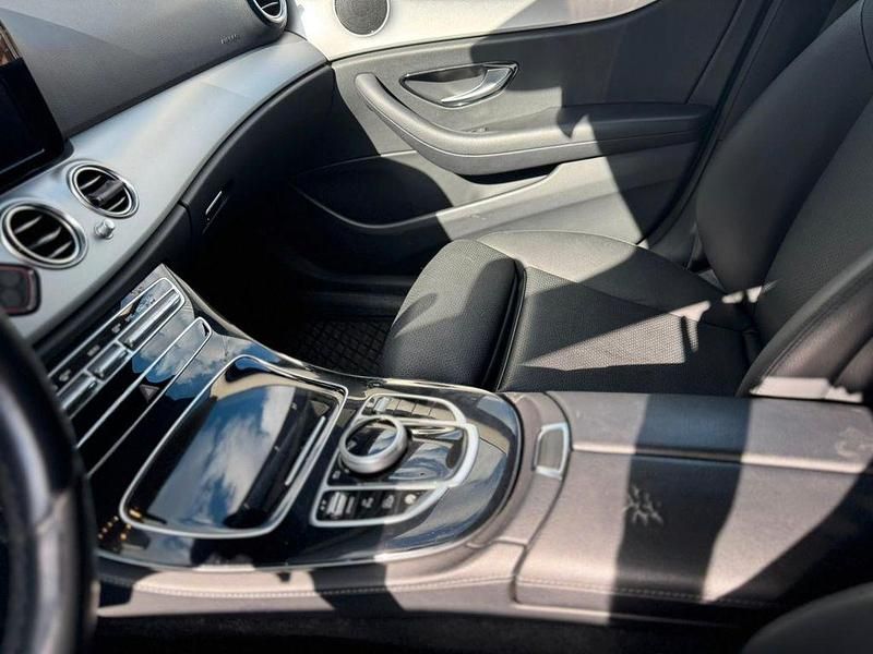 Gelb Gebraucht 2020 Mercedes E200 Limousine | 27.990 € (Etwas zu teuer) - Bild 1/4