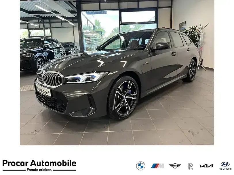 Gebraucht BMW 330e M Sport 292 PS (214 kW) 2025 Kombi