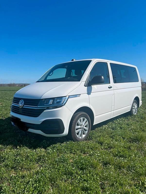 Second-hand VW Multivan 150 CP (110 kW) 2021 Alb Monovolum