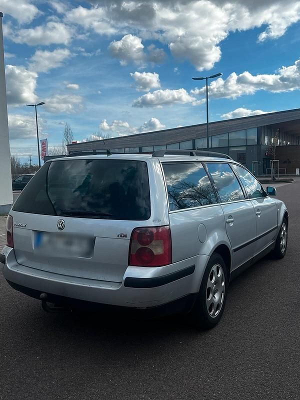 Gebraucht VW Passat 136 PS (100 kW) 2003 Weiß Kombi