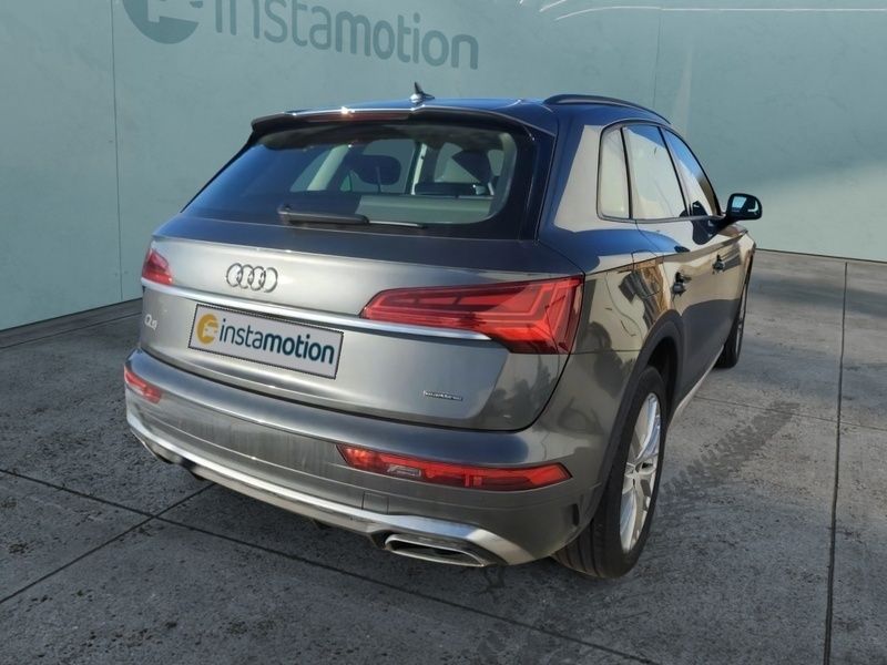 Grau Gebraucht 2021 Audi Q5 Sport SUV | 43.600 € (Fairer Preis) - Bild 1/2