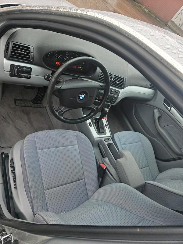 Gebraucht BMW 320 150 PS (110 kW) 1998 Silber Limousine
