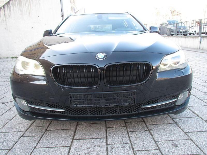 Gebraucht BMW 520 184 PS (135 kW) 2011 Schwarz Kombi