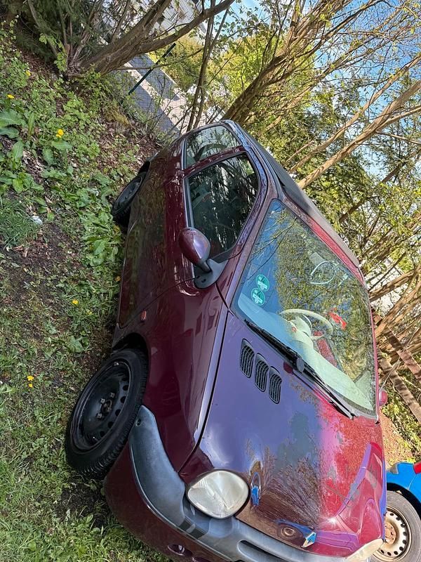 Second-hand Renault Twingo 58 CP (42 kW) 2002 Roșu Hatchback
