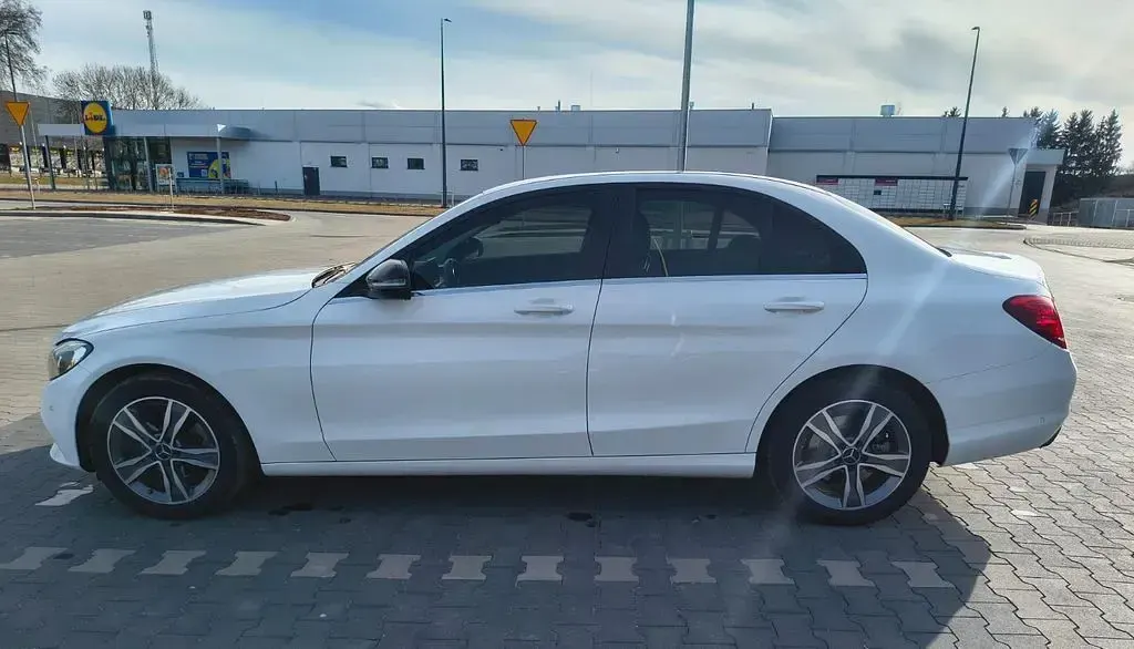 Gebraucht Mercedes C160 129 PS (94 kW) 2018 Weiß Coupé