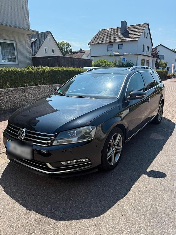 Schwarz Gebraucht 2010 VW Passat Highline Kombi | 6.900 € - Bild 1/4