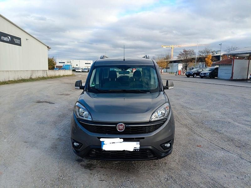 Gebraucht Fiat Doblò Lounge 120 PS (88 kW) 2019 Grau Van / Kleinbus